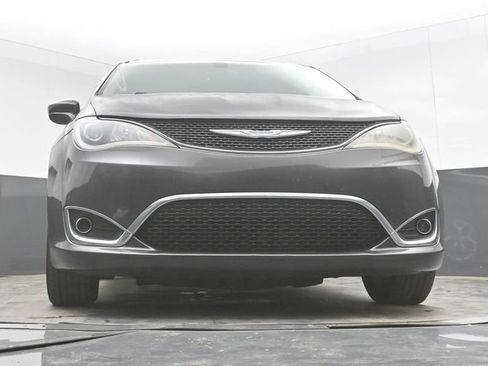 Used 2017 Chrysler Pacifica Touring-L Plus w/ Tire & Wheel Group FWD image 45
