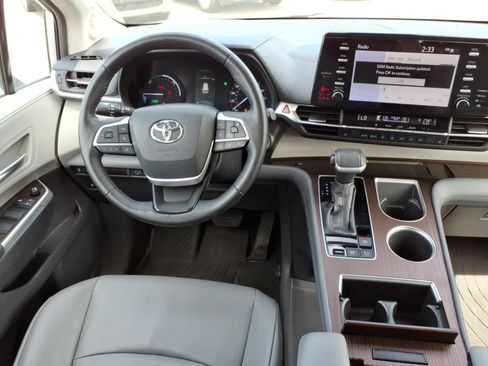 Used 2021 Toyota Sienna XLE w/ XLE Plus Package AWD/4WD image 16