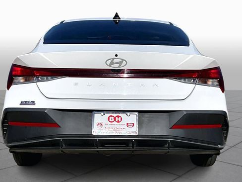 Used 2024 Hyundai Elantra SEL FWD image 6