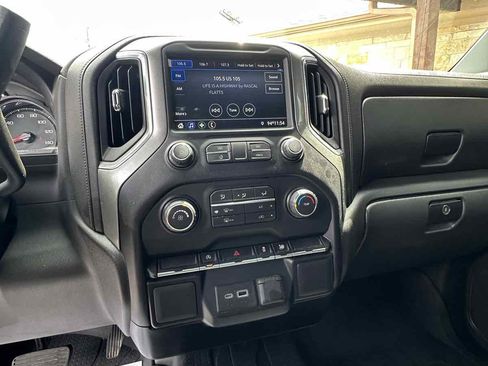 Used 2020 Chevrolet Silverado 1500 LT w/ LT Value Package AWD/4WD image 11
