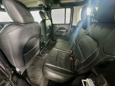 Used 2019 Jeep Wrangler Unlimited Sahara AWD/4WD image 25