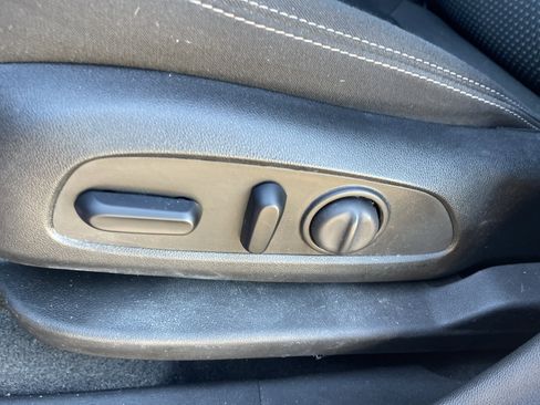 Used 2023 GMC Terrain SLE w/ Driver Convenience Package image 37