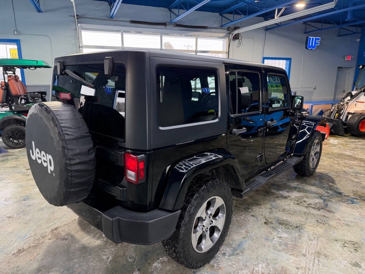 Used 2018 Jeep Wrangler Unlimited Sahara w/ Connectivity Group AWD/4WD image 5