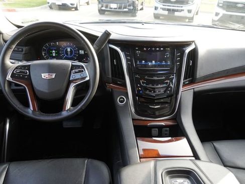 Used 2018 Cadillac Escalade Luxury RWD image 14