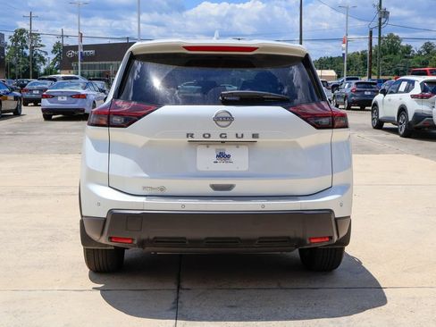Certified 2026 Nissan Rogue SV w/ Cold Weather Package FWD image 20