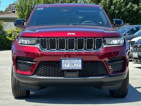 Used 2025 Jeep Grand Cherokee Laredo X w/ Luxury Tech Group I AWD/4WD image 8