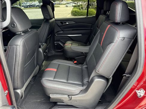 Used 2024 Chevrolet Traverse RS w/ LPO, Floor Liner Package FWD image 10