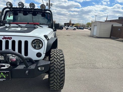 Used 2012 Jeep Wrangler Unlimited Rubicon w/ Connectivity Group AWD/4WD image 16