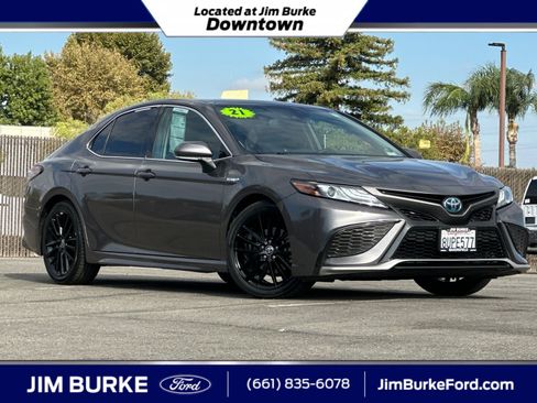 Used 2021 Toyota Camry XSE image 1