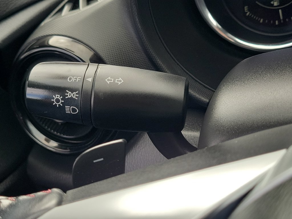 Used 2019 MAZDA MX-5 Miata Sport w/ I-ACTIVSENSE Sport Package RWD image 11