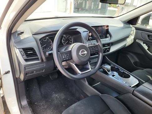 Used 2024 Nissan Rogue S FWD image 9