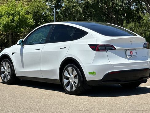 Used 2023 Tesla Model Y Long Range AWD/4WD image 6