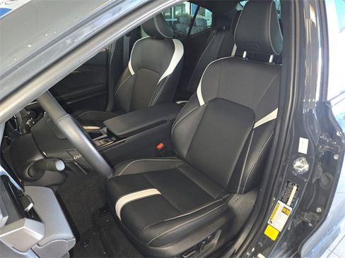 Used 2025 Toyota Camry SE image 11