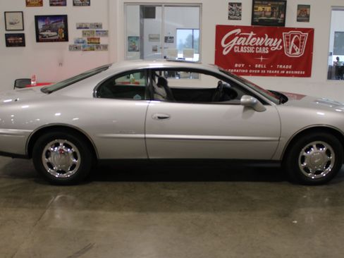 Used 1999 Buick Riviera Supercharged Coupe FWD image 31