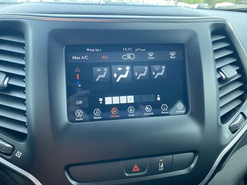 Used 2021 Jeep Cherokee Latitude image 18