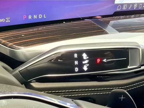 New 2026 Cadillac Escalade Luxury AWD/4WD image 16