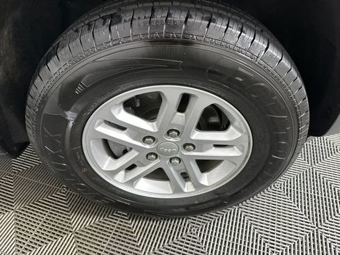 Certified 2023 Jeep Grand Cherokee Laredo AWD/4WD image 29