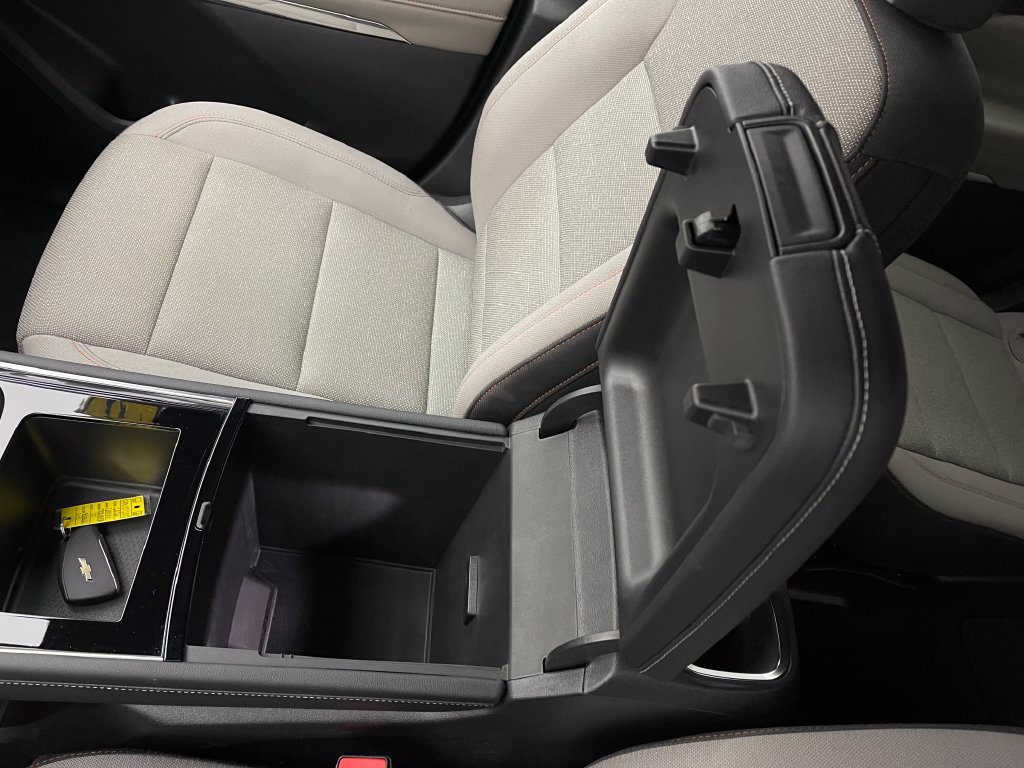 Used 2026 Chevrolet Traverse LT w/ Driver Confidence Package FWD image 34