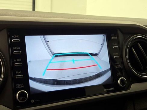 Used 2020 Toyota Tacoma TRD Sport image 4