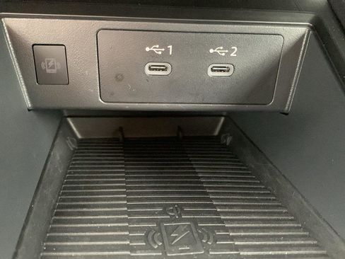 Used 2025 Nissan Kicks SR FWD image 9