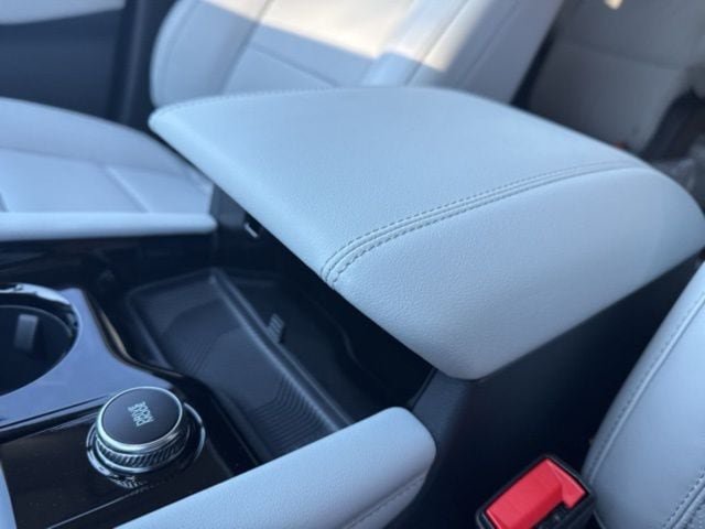 Used 2026 Ford Explorer Platinum w/ LUX Leather Package AWD/4WD image 19