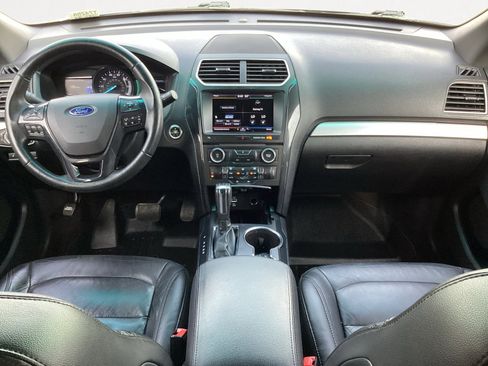 Used 2016 Ford Explorer XLT w/ Equipment Group 202A image 3