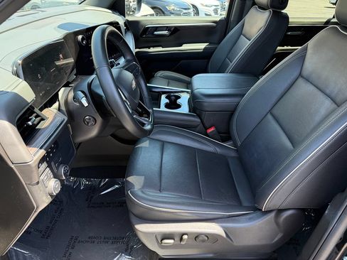 Used 2025 Chevrolet Tahoe Premier AWD/4WD image 22