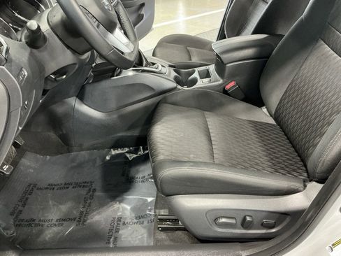 Used 2020 Nissan Rogue SV image 17