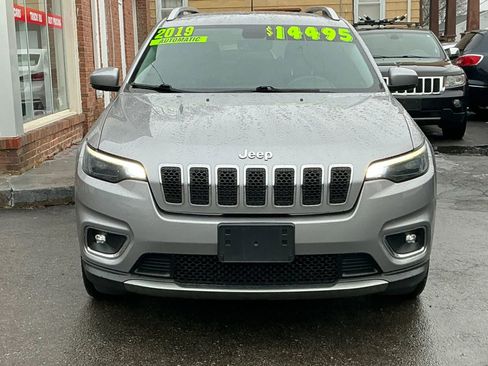Used 2019 Jeep Cherokee Limited image 2