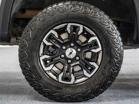 Used 2024 Chevrolet Silverado 1500 ZR2 image 19