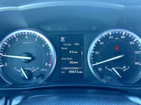 Used 2017 Toyota Highlander SE image 26