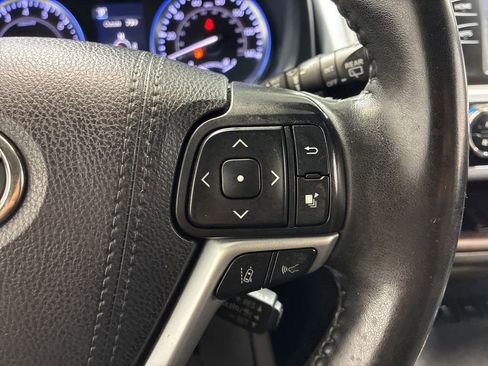 Used 2019 Toyota Highlander XLE w/ Protection Package #3 AWD/4WD image 30
