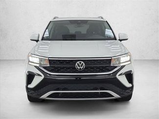 Used 2023 Volkswagen Taos SE w/ Panoramic Sunroof Package FWD video 2