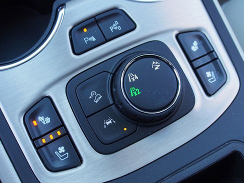 Used 2024 GMC Terrain Denali w/ Denali Premium Package image 24