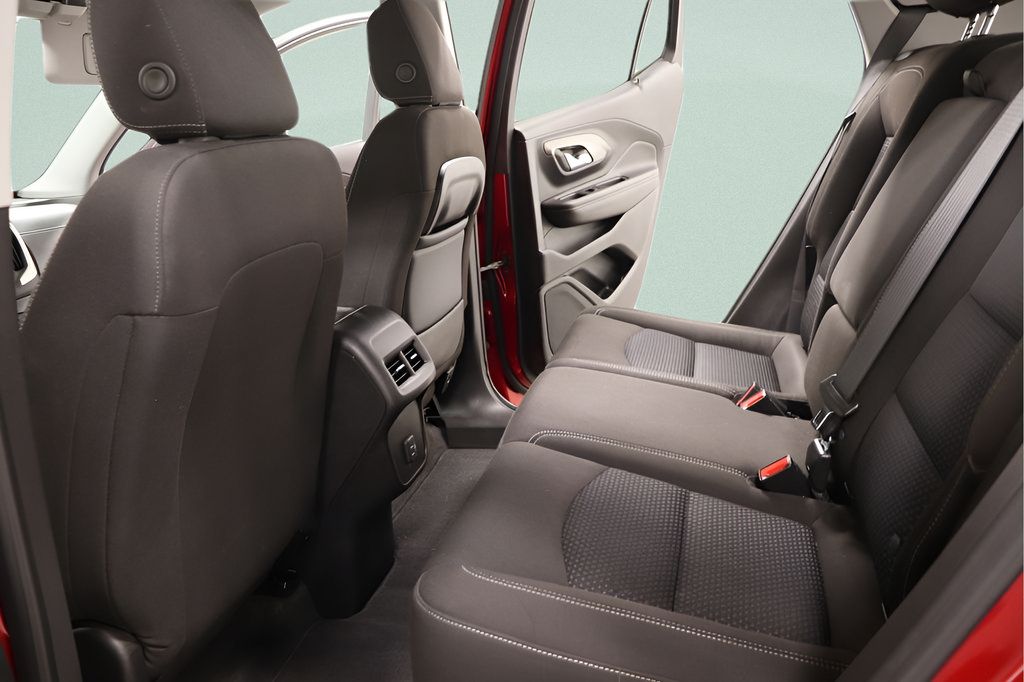 Used 2023 GMC Terrain SLE w/ Driver Convenience Package FWD image 25