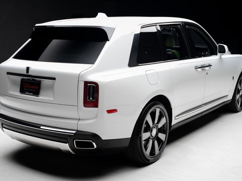 Used 2024 Rolls-Royce Cullinan w/ Cullinan Package AWD/4WD image 35