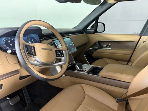 Used 2025 Land Rover Range Rover SE image 16