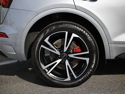 Certified 2025 Audi Q5 2.0T Premium Plus w/ Premium Plus Package image 6