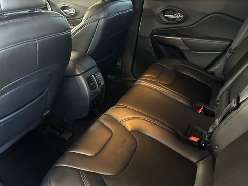 Used 2019 Jeep Cherokee Latitude Plus w/ Comfort/Convenience Group image 26