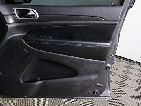 Used 2018 Jeep Grand Cherokee Altitude image 21