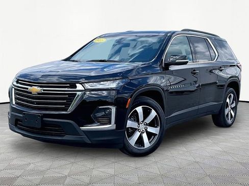 Used 2023 Chevrolet Traverse LT w/ LT Premium Package AWD/4WD image 3