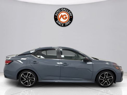 Used 2025 Nissan Sentra SR w/ SR Premium Package FWD image 2