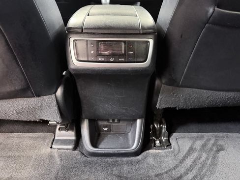 Used 2018 Toyota Highlander XLE FWD image 21