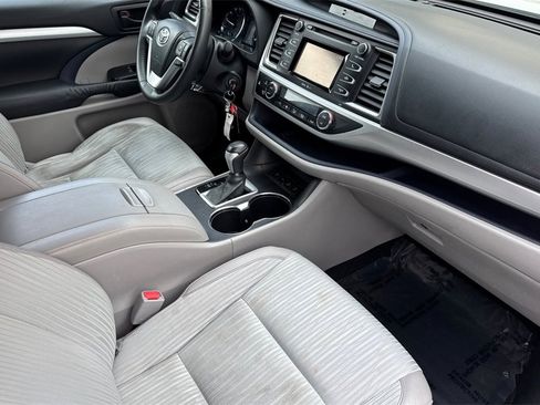 Used 2014 Toyota Highlander Plus image 14