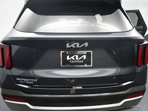 Certified 2024 Kia Sorento S FWD image 9