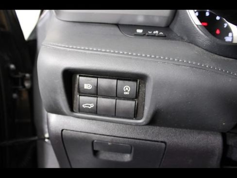 Used 2023 Toyota Highlander XLE AWD/4WD image 19