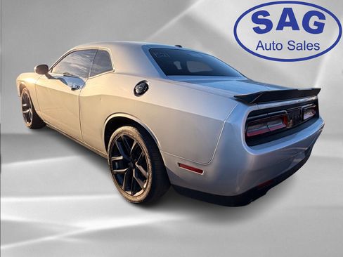 Used 2020 Dodge Challenger SXT w/ Driver Convenience Group image 4