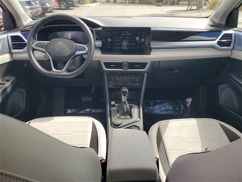 Certified 2025 Volkswagen Taos SE w/ Panoramic Sunroof Package image 13