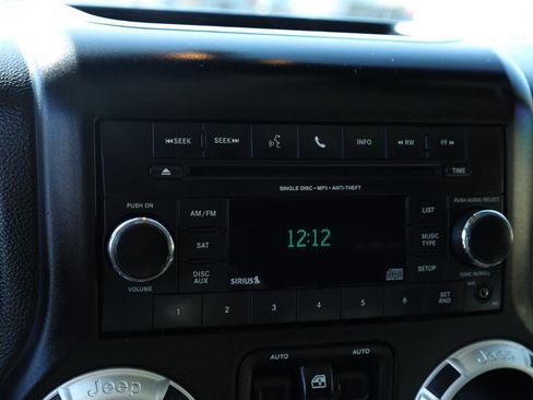 Used 2013 Jeep Wrangler Unlimited Sahara w/ Dual Top Group image 28