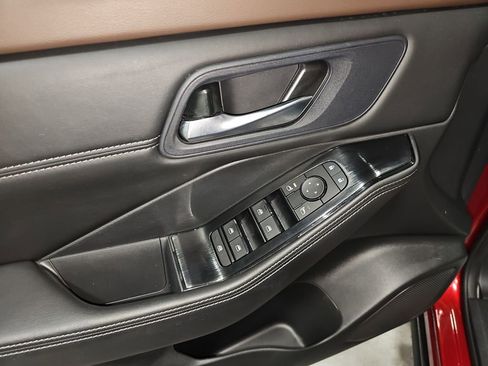 Used 2023 Nissan Rogue SV w/ SV Premium B Package image 34